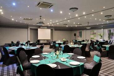 בית מלון כפרי Holiday Inn Johannesburg Airport, An Ihg