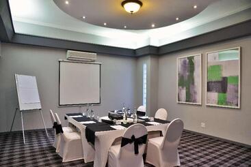 בית מלון כפרי Holiday Inn Johannesburg Airport, An Ihg