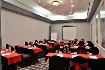 בית מלון כפרי Holiday Inn Johannesburg Airport, An Ihg