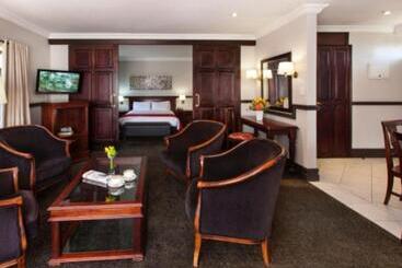 هتل Court Classique Suite