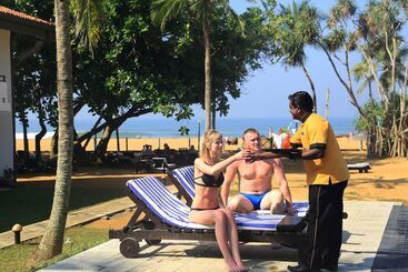 Hibiscus Beach Hotel & Villas