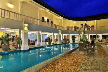 Hibiscus Beach Hotel & Villas