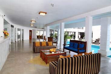 Hibiscus Beach Hotel & Villas