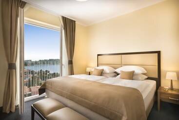 Remisens Casa Rosa   Hotel Metropol Annexe - Portoroz