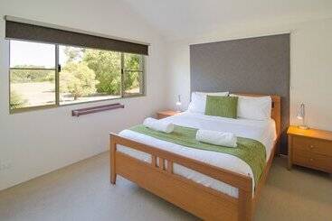 Acacia Chalets