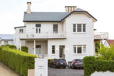 Highbury Apartments