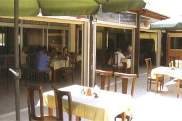 Petsas Apartments & Tavern