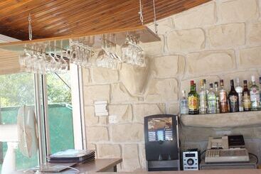Petsas Apartments & Tavern