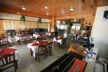 Petsas Apartments & Tavern