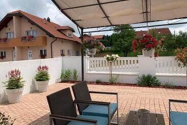 Pool Apartments Plitvice Lakes