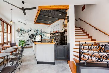 Djumba Hotel & Cafe