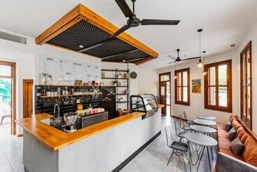 Djumba Hotel & Cafe