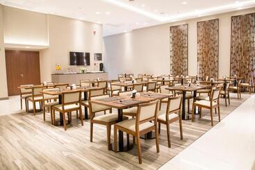 هتل Land Plaza La Plata
