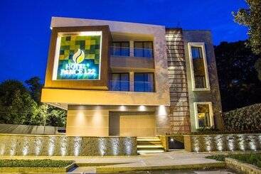 هتل Pance 122 Wellness Spa