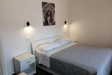 Opera Boutique Rooms