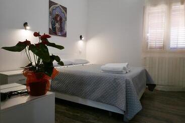 Opera Boutique Rooms
