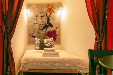 ریاض Ryad A&b Sarai
