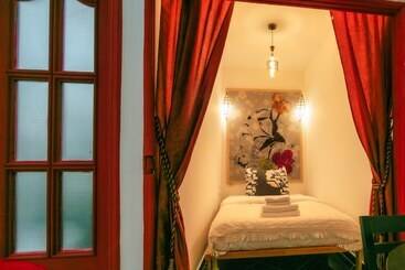 ریاض Ryad A&b Sarai