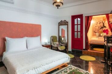 ریاض Ryad A&b Sarai