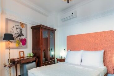 ریاض Ryad A&b Sarai