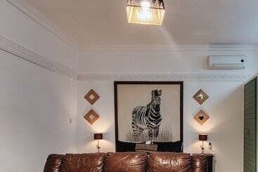 ریاض Ryad A&b Sarai
