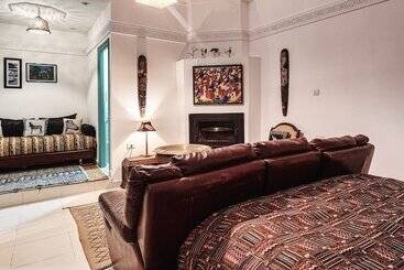 ریاض Ryad A&b Sarai