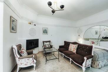 ریاض Ryad A&b Sarai