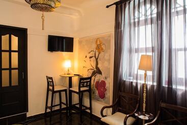 ریاض Ryad A&b Sarai