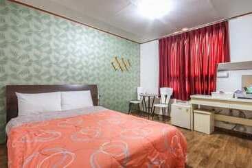 Royal Motel