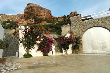 αrcs Suites & Residences