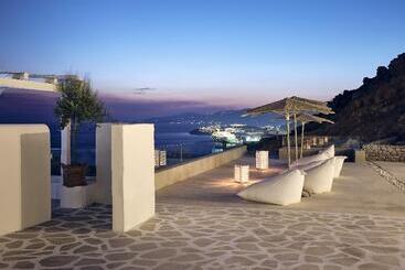 αrcs Suites & Residences