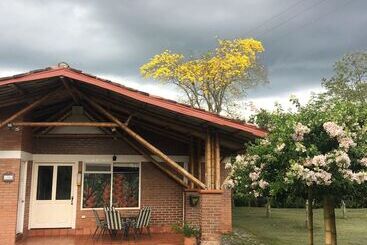 تختخواب و صبحانه Finca Hotel Santana