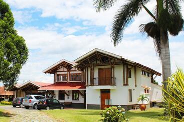 تختخواب و صبحانه Finca Hotel Santana