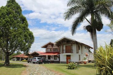 تختخواب و صبحانه Finca Hotel Santana