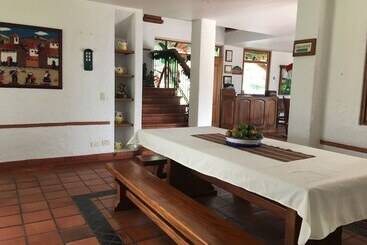 تختخواب و صبحانه Finca Hotel Santana