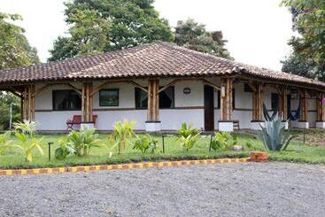 تختخواب و صبحانه Finca Hotel Santana