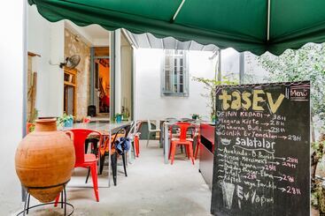 هتل Tasev Guesthouse
