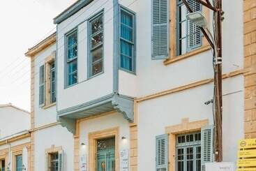 هتل Tasev Guesthouse