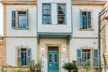 هتل Tasev Guesthouse