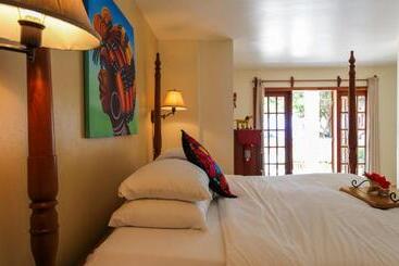 هتل The Colonial At Jaguar Reef