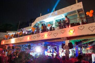 هاستل Tnt Mirador