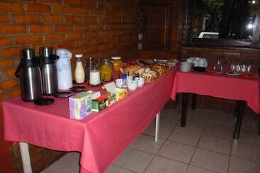 تختخواب و صبحانه Petit Hotel Panambi