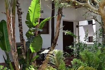 هتل Gamboozini Lodge