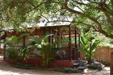هتل Gamboozini Lodge