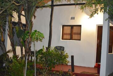هتل Gamboozini Lodge