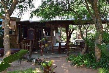 هتل Gamboozini Lodge