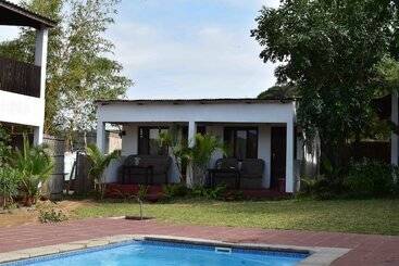 هتل Gamboozini Lodge