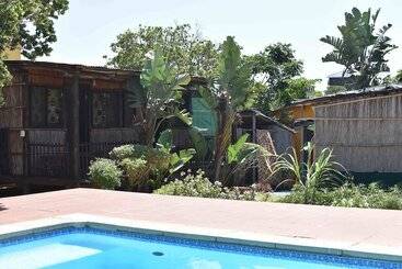 هتل Gamboozini Lodge