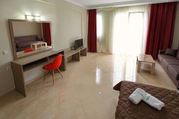 هتل Sun & Sea Luxury