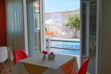 هتل Sun & Sea Luxury